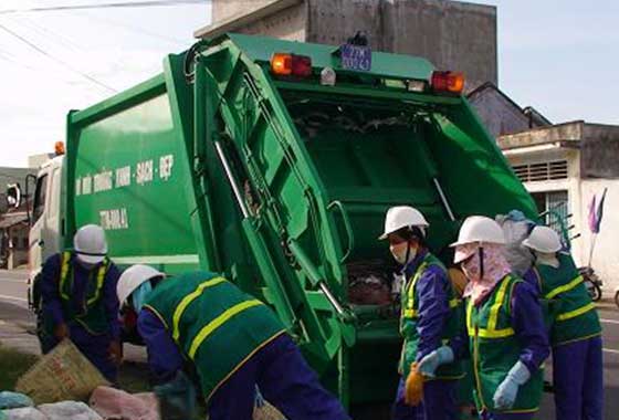 Hình ảnh thu gom rác thải sinh hoạt - GIa Hưng